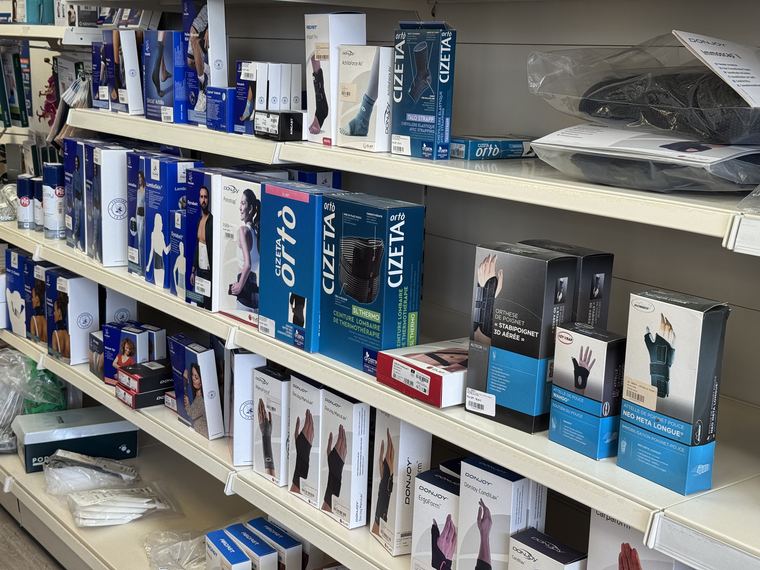 Bas et chaussettes de contention veineuse de classe 2, mesurés en magasin à Carqueiranne