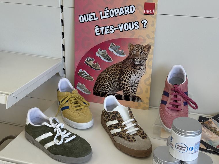 Chaussures thérapeutiques à usage prolongé présentées en magasin, essayage sur place